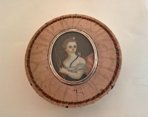 Tortoise shell round snuff box with miniature portrait, 18th century